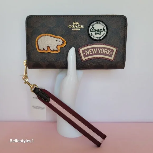 COACH Signature Canvas With Ski Patches Zip-Around Wallet/Wristlet-Brown Black⭐ - Picture 4 of 16